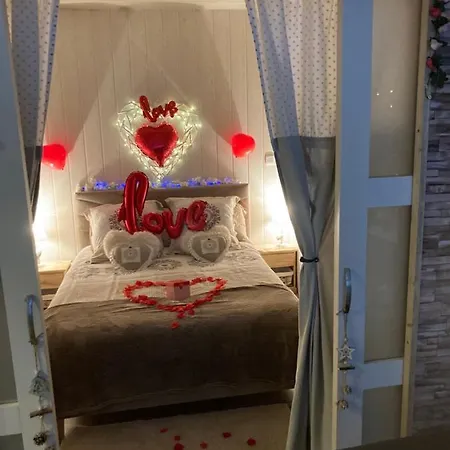 Sweet Home, De Tourisme